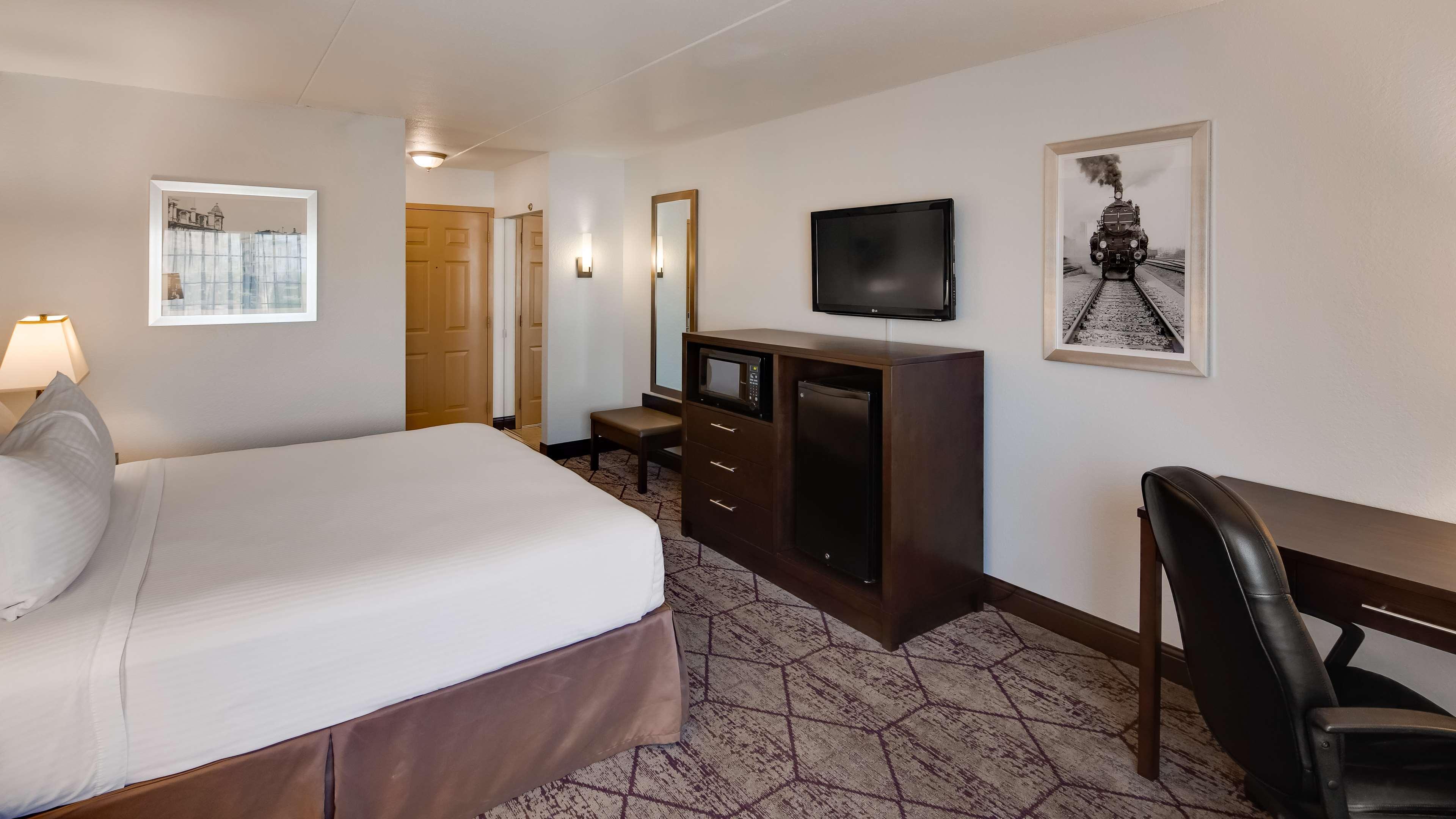 Western Longbranch & Convention Center Hotel