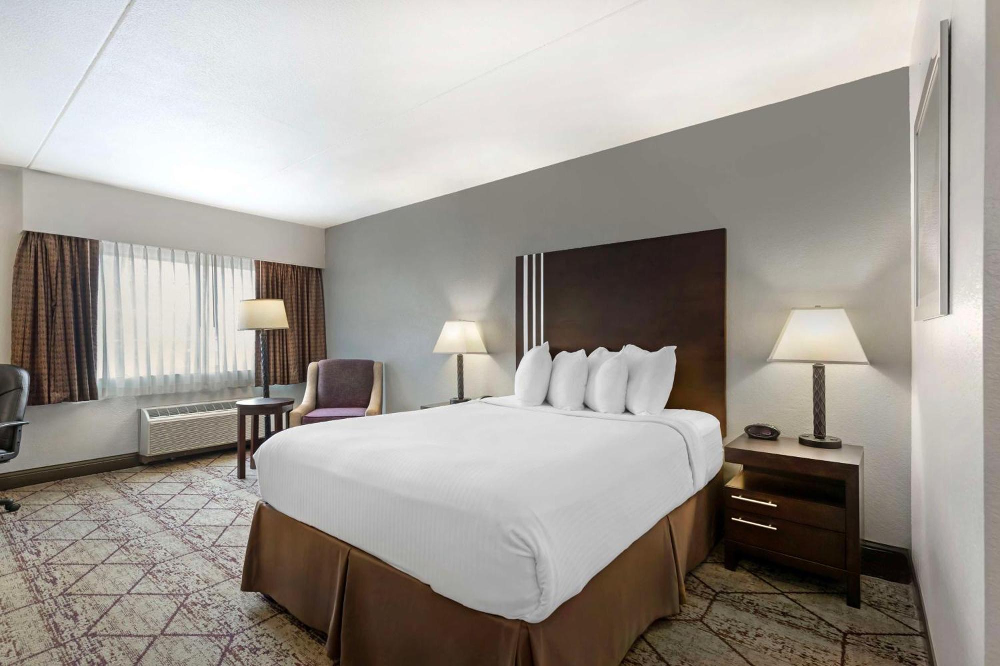 Western Longbranch & Convention Center Hotel