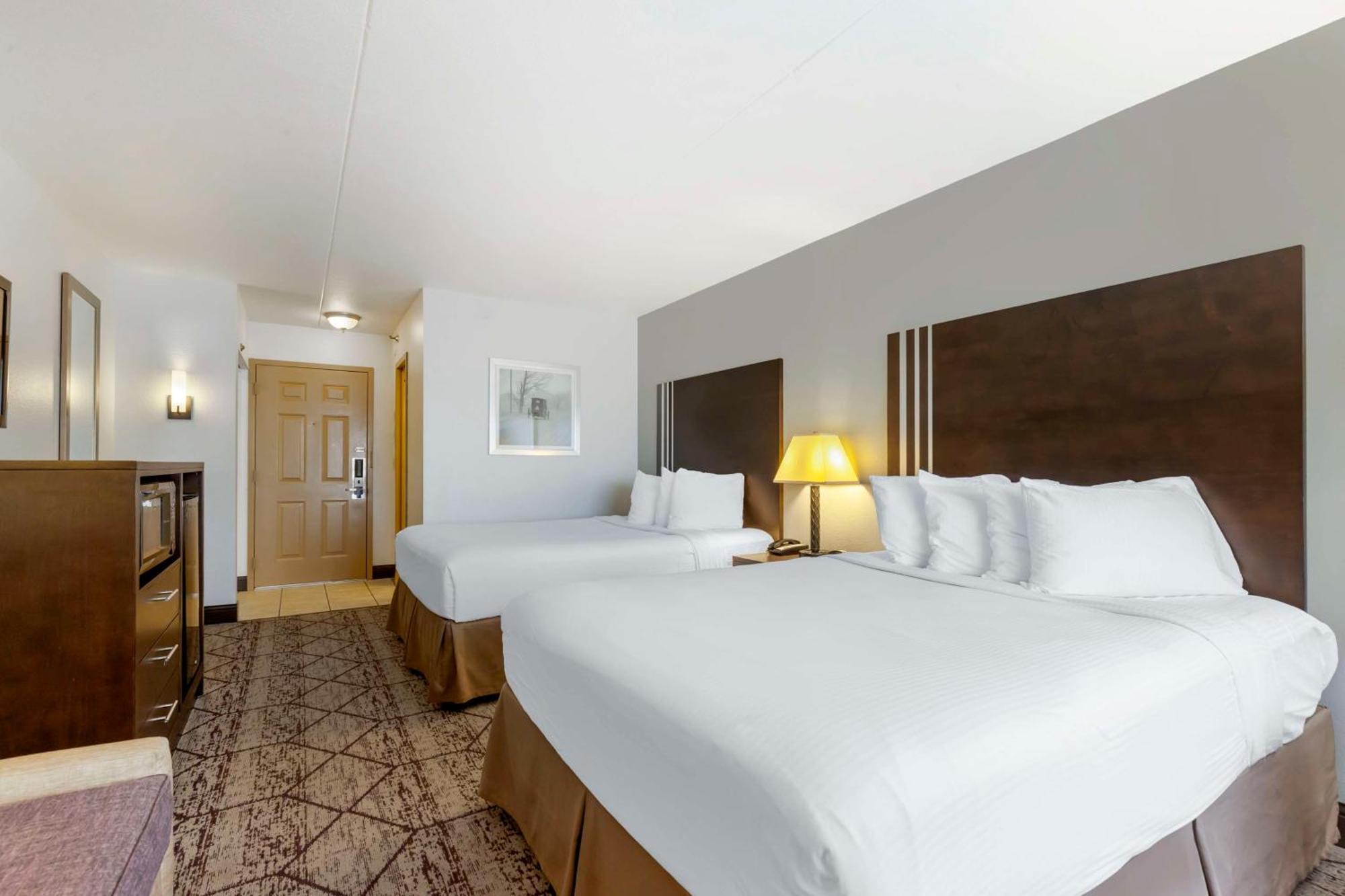 Hotel Western Longbranch & Convention Center 3*