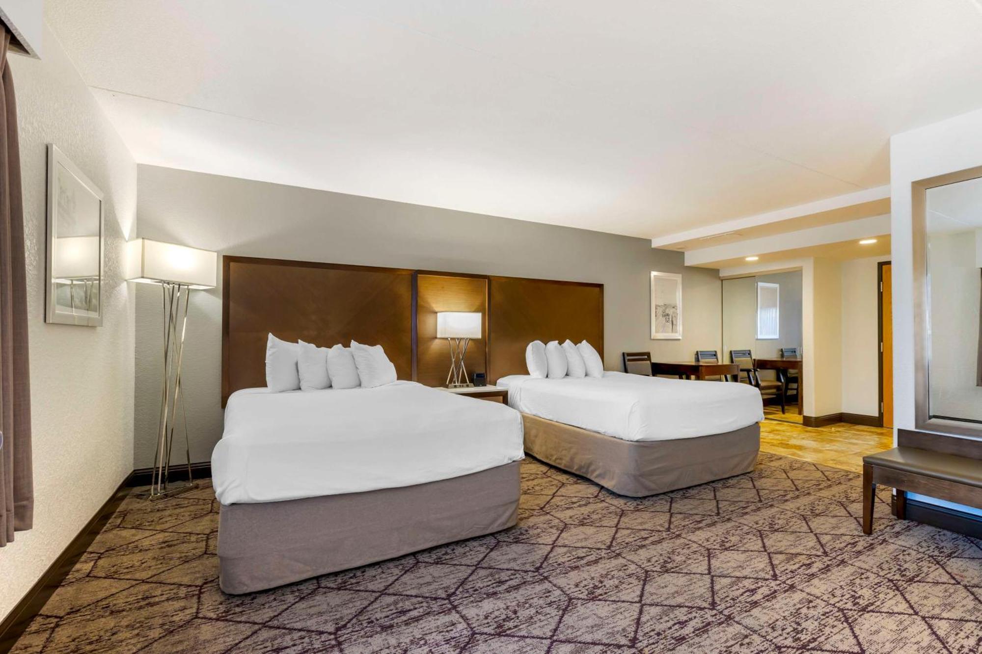 Western Longbranch & Convention Center Hotel 3*