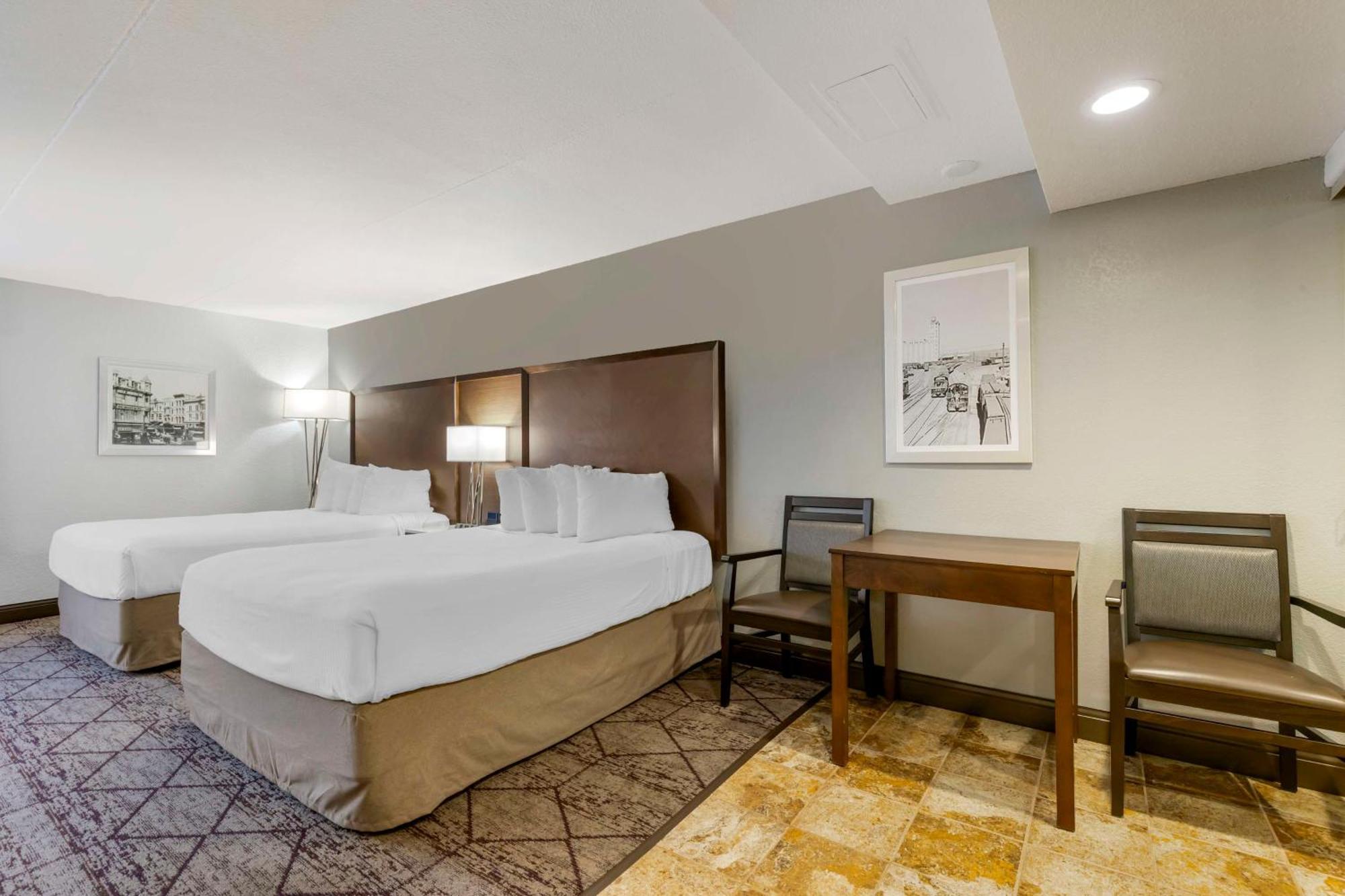 Hotel Western Longbranch & Convention Center 3*