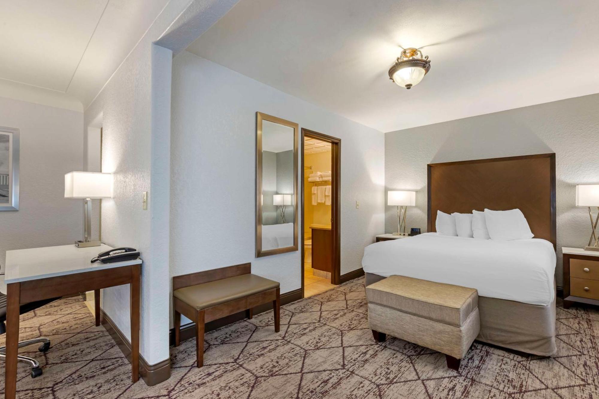Western Longbranch & Convention Center 3*